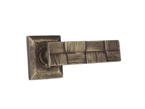 RAPHIA RP14 - Brass door handle on rose _ Fama International